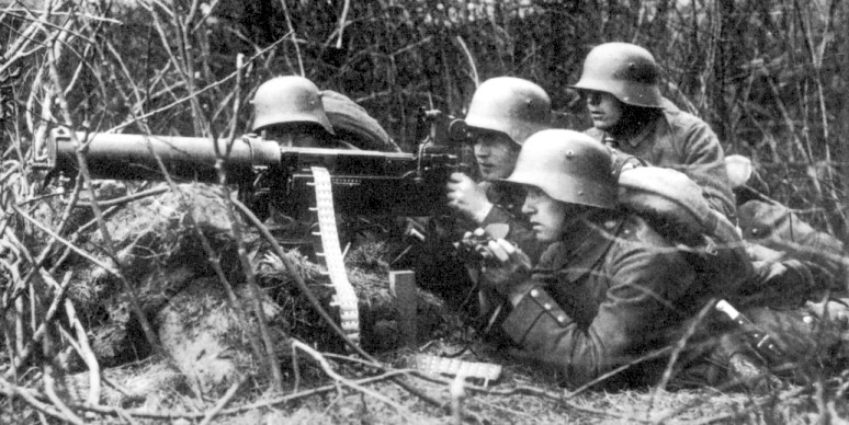 German machine gun crew