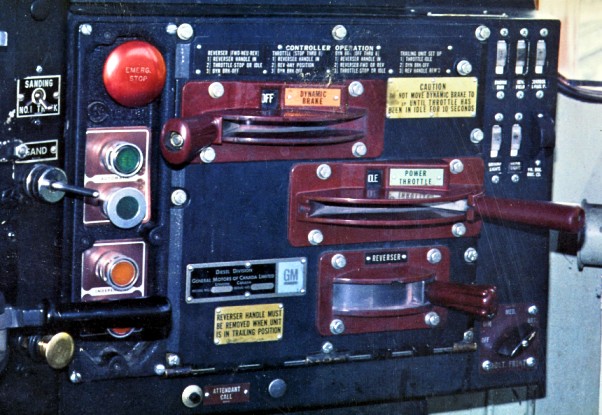 SD40-2 control stand, power controls